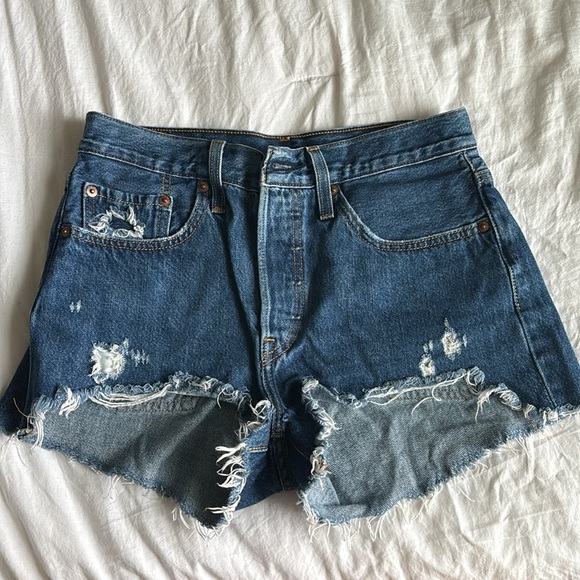 501 denim shorts. - Picture 2 of 3